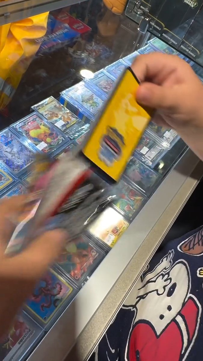 That reaction says everything ⚡ Find your next Pokémon piece now in our TCG Weekly Auction: 🎥: thefigurereport IG