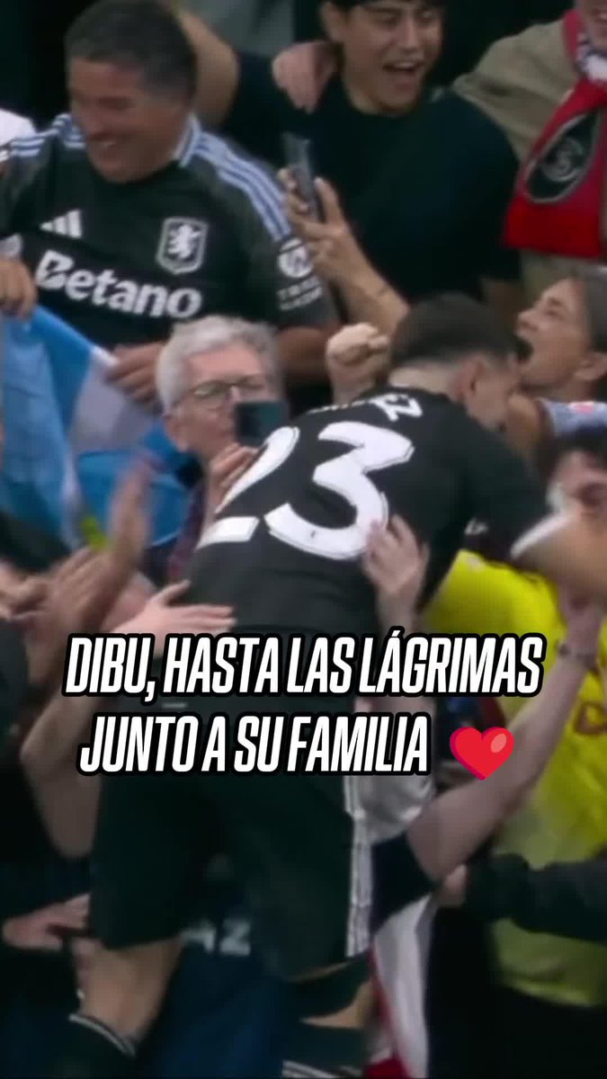 🇦🇷🙏 El festejo del Dibu Martínez junto a su familia en la tribuna, tras la consagración de Aston Villa.