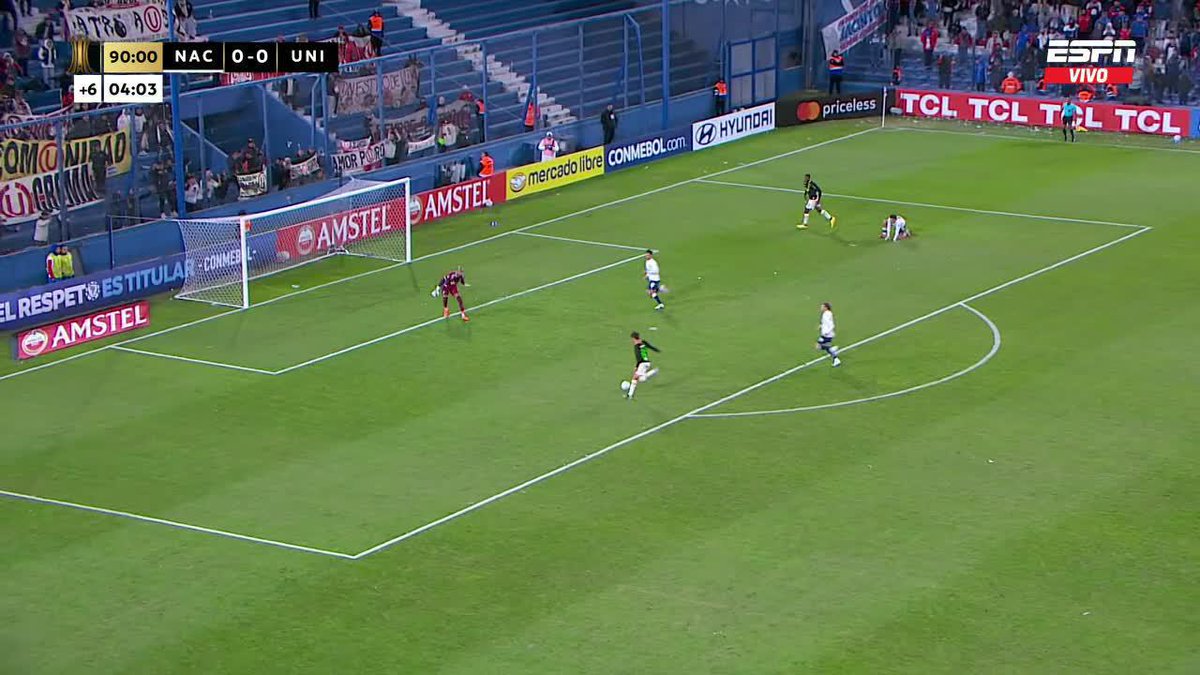 ¡INCREÍBLE LO QUE ERRÓ PÉREZ GUEDES! Asistencia de Gassama y la perdió el volante. ▶️ Mira la 🏆 CONMEBOL #Libertadores en el Plan Premium de #DisneyPlus