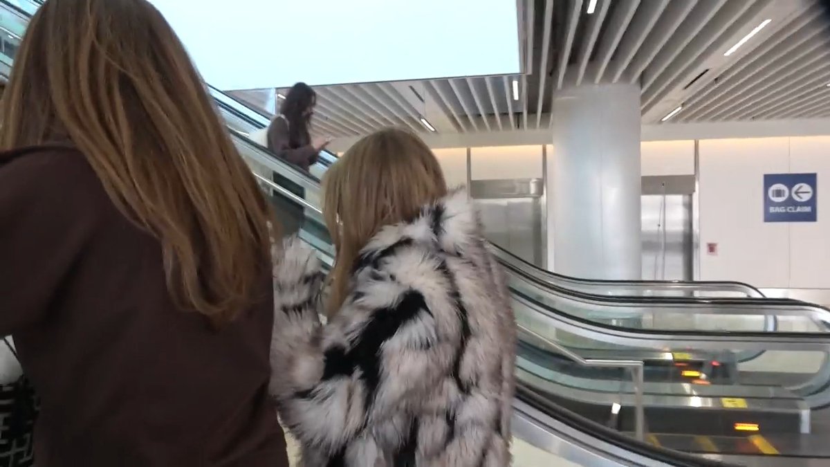 Jessica Simpson is finally explaining why her kids were riding economy while she was chilling up front in first class during that awkward flight with ex Nick Lachey 👀 Credit: Backgrid