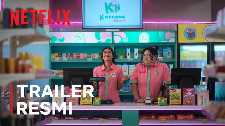 Siapa nih yang kayak Muti &amp; Jenar? Dua fangirl K-pop yang bakal berusaha mati-matian demi bisa ketemu sama idol kesayangan! Tonton serial Night Shift For Cuties, tayang 4 Juni di Netflix.