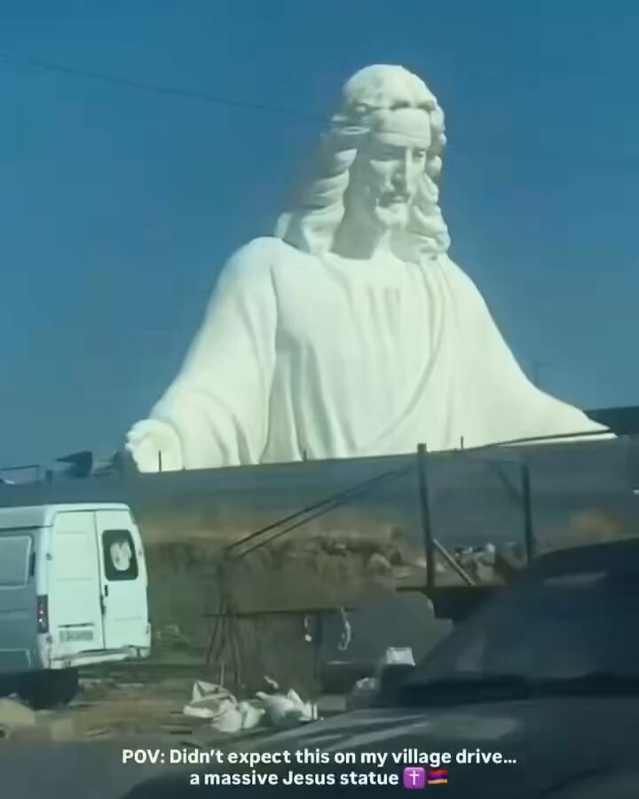 🇦🇲 | Armenia está construyendo una gigantesca estatua de 77 metros de Jesús Cristo en el monte Khatis cerca de Ereván La estatua podría convertirse en la más alta del mundo.