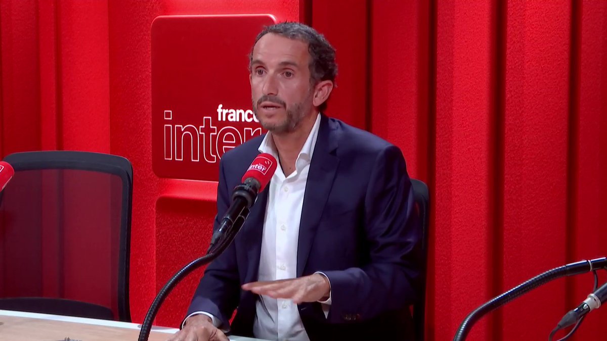 Alexandre Bompard, PDG de Carrefour, dit ne pas vouloir “à titre privé, rencontrer les extrêmes” : “Je ne fais pas de politique. En revanche, dans les instances collectives patronales, il faut dialoguer avec tout le monde, Rassemblement national inclus, et je le ferai.”
