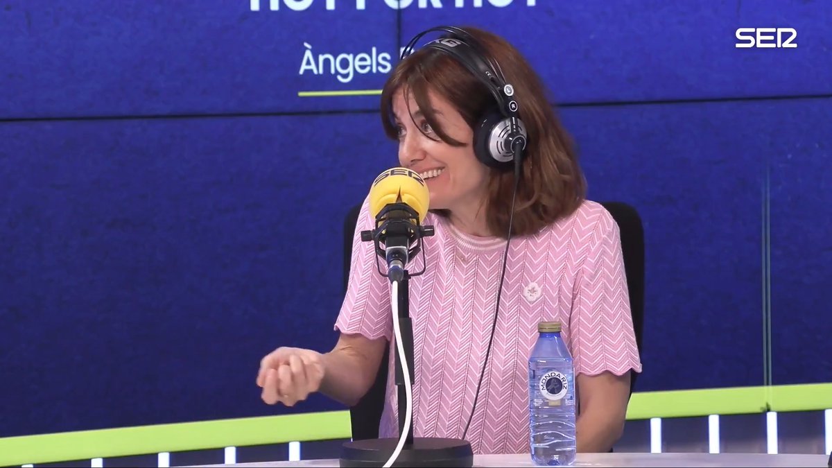 📲 Alexandra Jiménez igual es la única actriz de menos de 50 años que no tiene redes sociales: "Me parecen espeluznantes". 😒 "Es como lo de la comunión. ¿Entiendes el concepto? No. Pues no te metas ahí" 🤣🎁 Eso no le ha hecho dejar de conseguir trabajos… pero sí regalos.