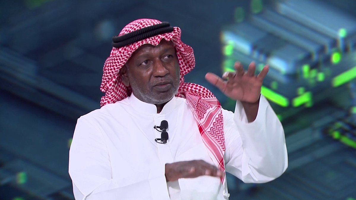 الأسطورة ماجد عبدالله يجلد الطبال المذيع الميكروفنجي ومنهم على شاكلته