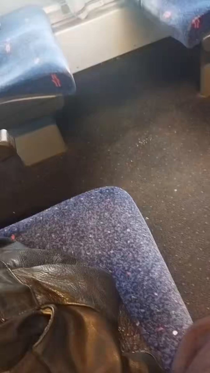 שלום רכבת ישראל, מאחר ואתם לא מפנים מטרידני תפילין מהרכבת ולא מוציאים נוהל ברור בנושא, אני רואה בזה כאור ירוק לכך שפעילי חוזרים בתבונה יגיעו לרכבות בשבוע הבא ויחלקו לחרדים ולדתיים עלוני חילון. רכבת ישראל - העמוד הרשמי
