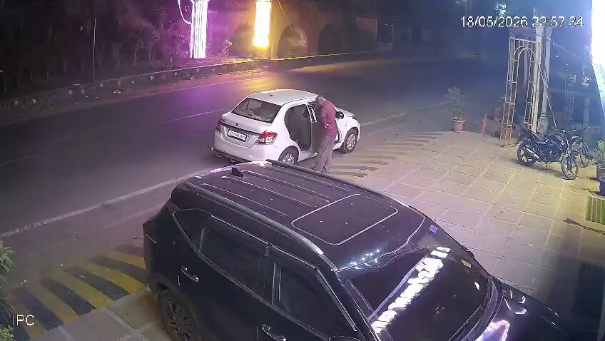 CCTV footage from 📍Jaunpur, Uttar Pradesh: A truck driver suddenly put the vehicle in reverse and collided with a Maruti Suzuki Swift Dzire near St. Patrick School in Kotwali area.