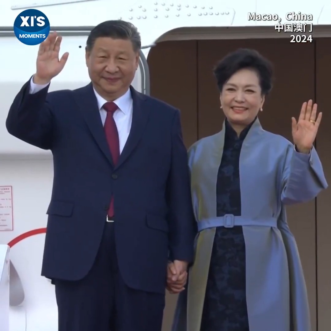 May 20 and May 21 — or "520" and "521" — are two dates that sound like "I love you" when spoken in Mandarin. Here are some sweet moments of President Xi Jinping and his wife, Peng Liyuan. #XiJinping