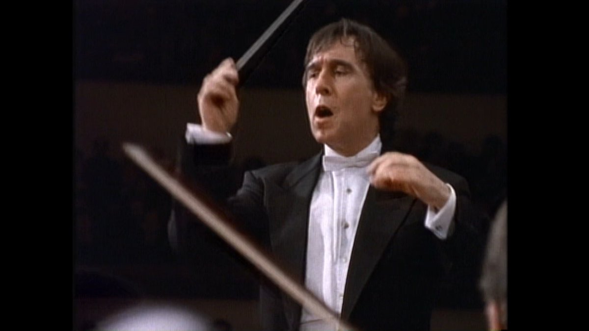 🎼🎶 For his first concert as chief conductor in December 1989, Claudio Abbado chose Mahler's First Symphony – a triumphant work full of optimism and new beginnings. Now streaming in the Digital Concert Hall: