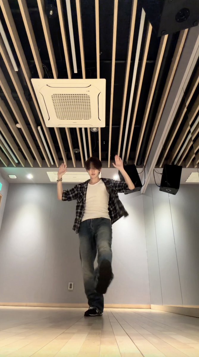 Happy Happy #동현 #Donghyeon #KickFlip #킥플립