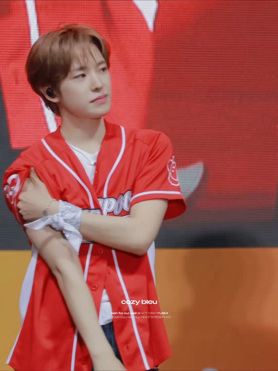 260521 스티키 보고 싶다니까 왠지 모를 의심의 눈초리 ㄱㅇㄱ #YUSHI #유우시 #ユウシ #NCTWISH