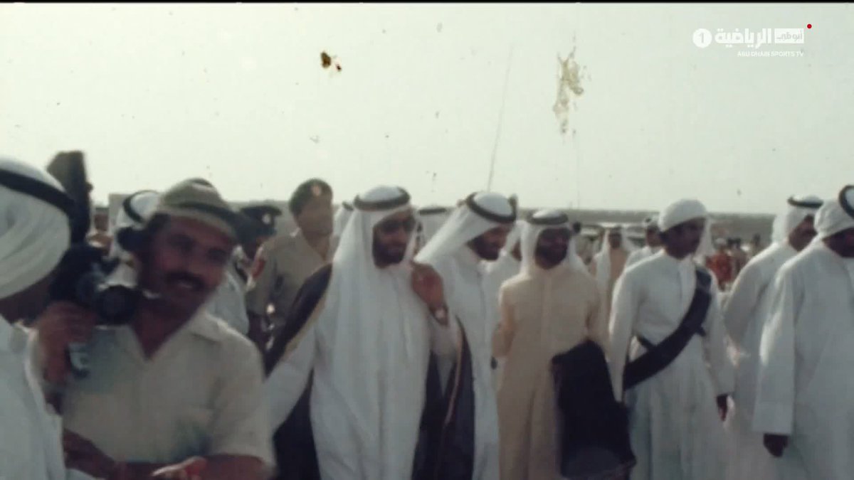 فيديو تاريخي لنهائي كاس رئيس الدولة بحضور الشيخ زايد بن سلطان آل نهيان رحمه الله .. تحية كبيرة لأرشيف ابوظبي الرياضية وكل من ساهم بإظهار هذا الفيديو التاريخي ..