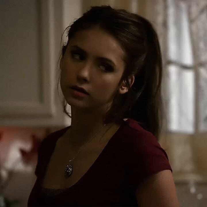 imagina você ser odiada só porque o mundo gira ao seu redor e as pessoas se sentem incomodadas por isso? Apenas Elena Gilbert Salvatore 💅🏻