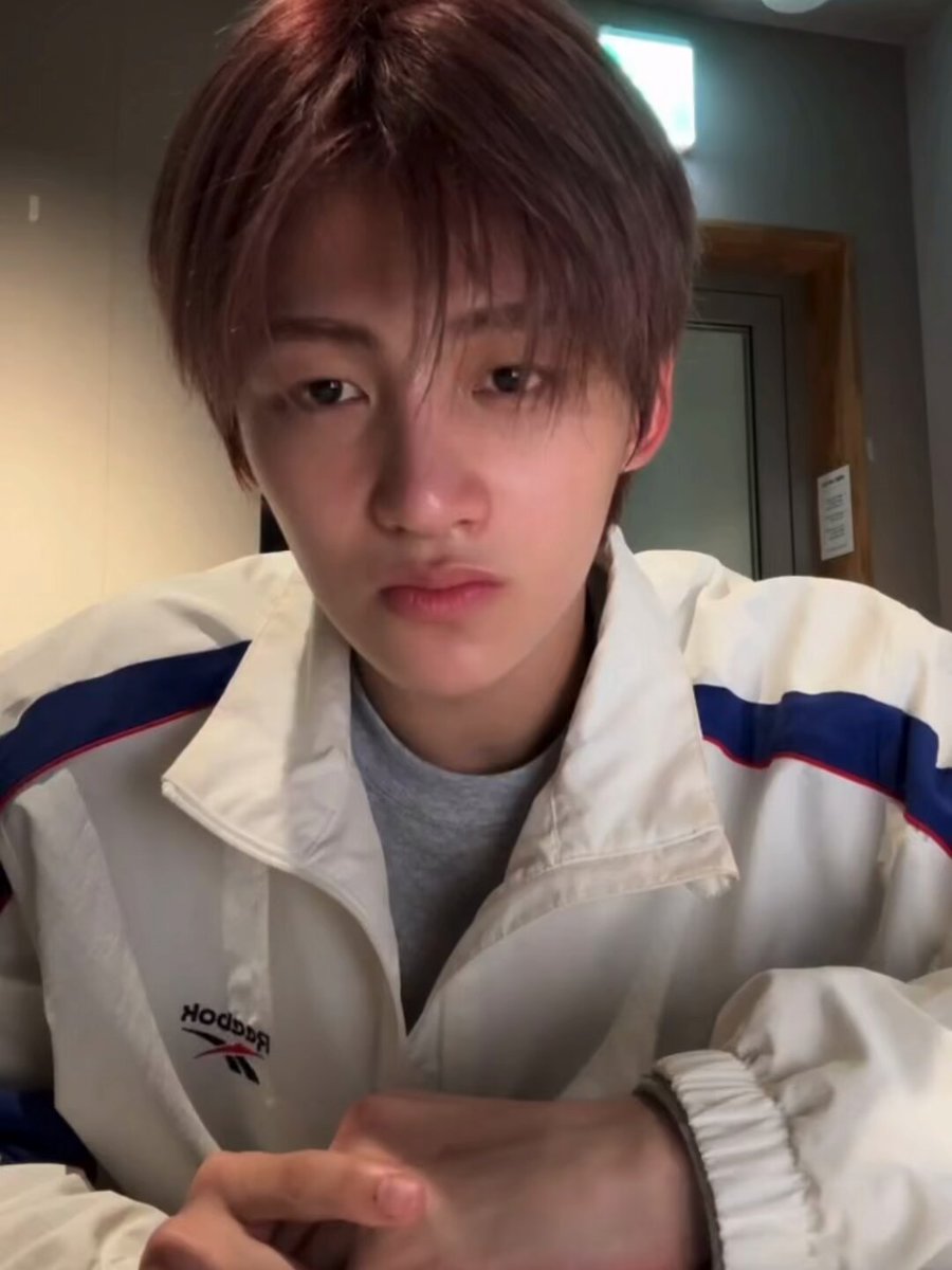 지훈이 요즘 생각이 인생최대로 많다함…😭😭