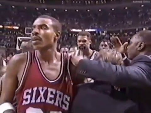 April 19, 1990: Bill Laimbeer jams the ball into Rick Mahorn’s face, igniting a massive brawl. Charles Barkley instantly rushes Laimbeer and throws multiple punches before Laimbeer answers with an uppercut as both benches clear. #DetroitBasketball