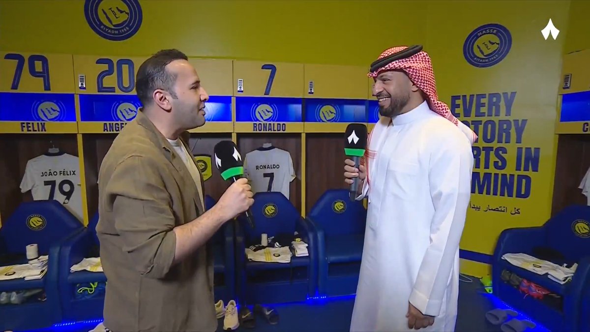 «لما نتكلم عن كريستيانو، فدوره كبير هذا الموسم، بوصفه لاعبًا تحمّل المسؤولية. إن شاء الله يختم موسمه بنجاح، ويكون له دور اليوم.» مُحلّل «ثمانية» بدر الحقباني بدر الحقباني، مع مراسل «ثمانية» خالد العرافة khaled-خالد العرافه من غرفة ملابس النصر 🟡🎤 #النصر_ضمك | #استديو_ثمانية
