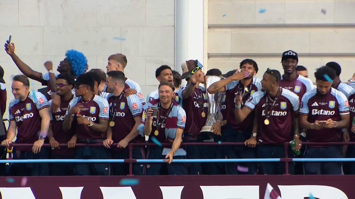 "This moment is really fantastic" Unai Emery speaks to Aston Villa fans at their parade after winning the Europa League yesterday 🏆 [🎥 Aston Villa YouTube Channel]