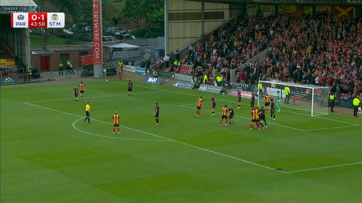 Partick Thistle captain Lee Ashcroft with a good chance to draw his side level with St Mirren before half time 😅