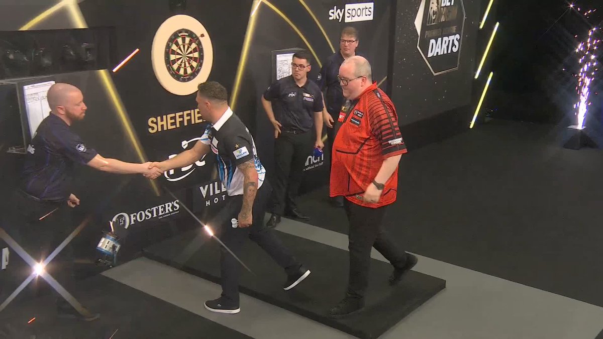 BUNTING BEATS PRICE! Stephen Bunting closes the game with a hat-trick of ton-plus finishes to get past Gerwyn Price and confirm his place in tonight's final! 👏 📲 #PLDarts