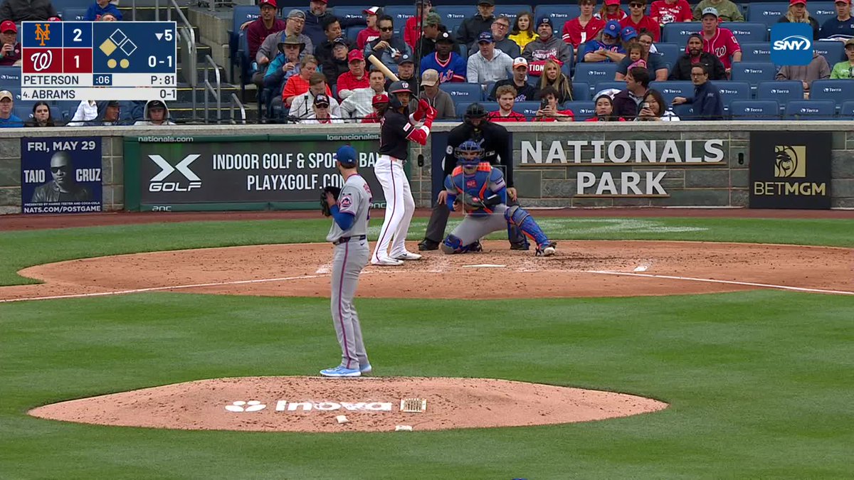 Sensational defensive play by Mark Vientos maintains the Mets lead. Some really good first base defense in this series.