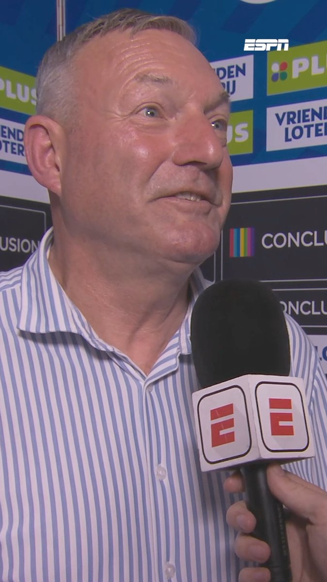 Ron Jans is geen fan van het stadionbeleid in Amsterdam én de muziek van Harry Styles 🎶❌