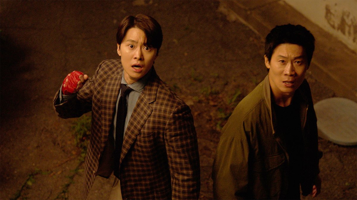 SIM, ELA TEM DOIS MARIDOS. Um ex e um atual. Maridos em Ação, novo filme coreano de ação, estreia no dia 19 de junho. 💥