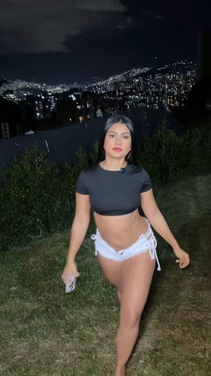 Me encanta su tercera pierna 🥵⬇️⬇️⬇️