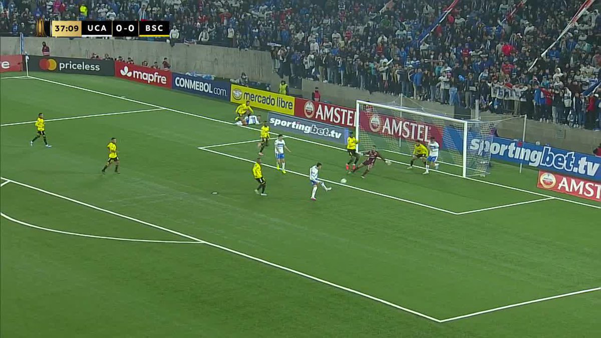 ¡UN EX-BOCA SE ERRÓ UN GOL QUE HUBIERA COMPLICADO AL XENEIZE! Zuqui tuvo una chance inmejorable de marcar el 1-0 de la U. Católica ante Barcelona, pero Contreras le dijo que no con una gran atajada. 📺 Mirá TODA la CONMEBOL #Libertadores por #DisneyPlus Plan Premium