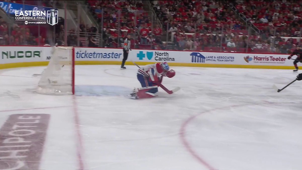 Eric Robinson gets one back for the Carolina Hurricanes! 🎯 #StanleyCup 🇺🇸: @NHL_on_TNT 🇨🇦: Sportsnet &amp; TVA Sports