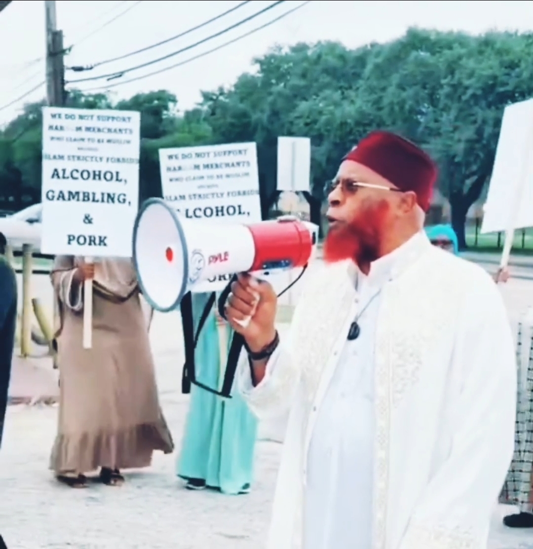 Imam Qasim Khan doesnt want Texans eating pork or drinking beer and is threatening local shops with violence! Should we teach him about the 2nd Amendment yet, or nah, too early?