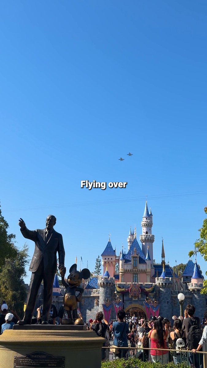 Red, white, and whoosh 🇺🇸✈️ ⚓🏰 U.S. Navy #Disneyland #LAFleetWeek #DisneySalutes #DisneyCelebratesAmerica