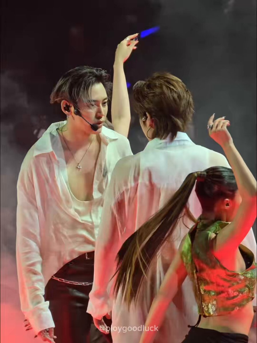 CAN WE PLEASE TALK ABOUT PREM’S EXPRESSIONS WHILE HE’S DOING A SEXY PERFORMANCE WITH BOUN???????????? 😭🔥💞 ★﹒SHINING BOUNPREM﹒★ ╰┈➤ #LOLFanFest2026D1