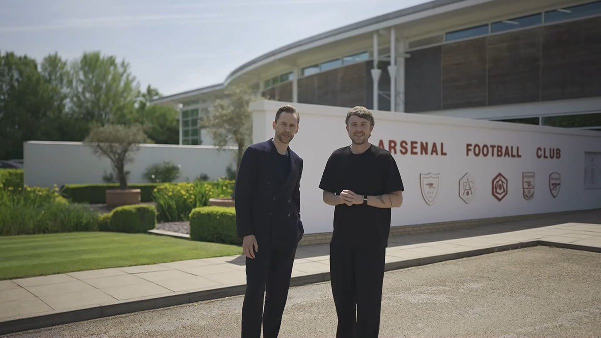 A Premier League Friday you do not want to miss! Tom Hiddleston sits down to chat with Mikel Arteta! 🤩 Watch from 5pm on Sky Sports News!