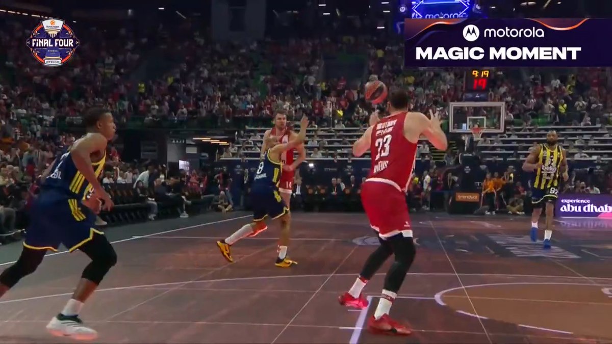 The big man on FIRE! #MotorolaMagicMoment motorola I Olympiacos B.C.