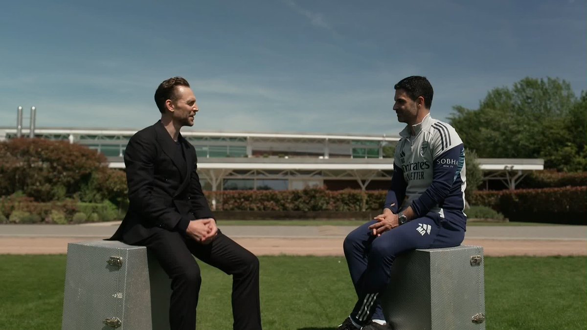 "I just want to say thank you" ❤️ Tom Hiddleston with nothing but love for Mikel Arteta bringing Arsenal a Premier League title 🏆