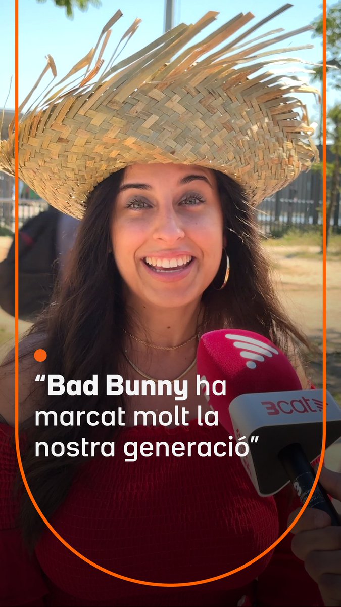 "Bad Bunny ha marcat la nostra generació." El porto-riqueny inicia la seva gira europea a l’Estadi Olímpic de Barcelona. Des de primera hora del matí, centenars de fans han fet cua per veure'l de ben a prop