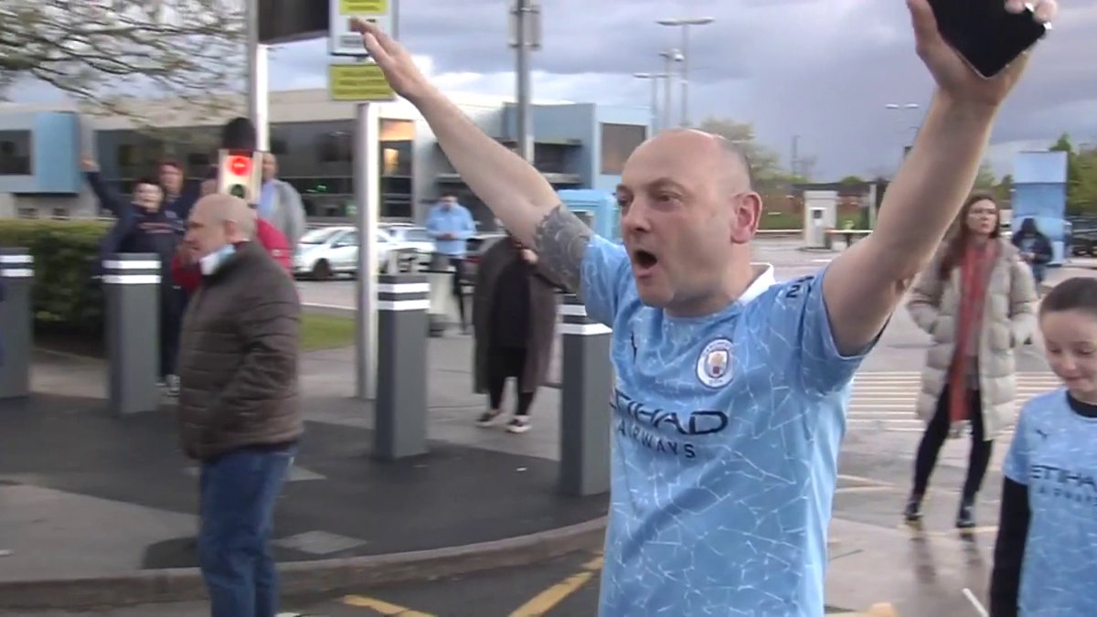 Look how many fans that showed up to the Etihad when they won the league…😂😂😂