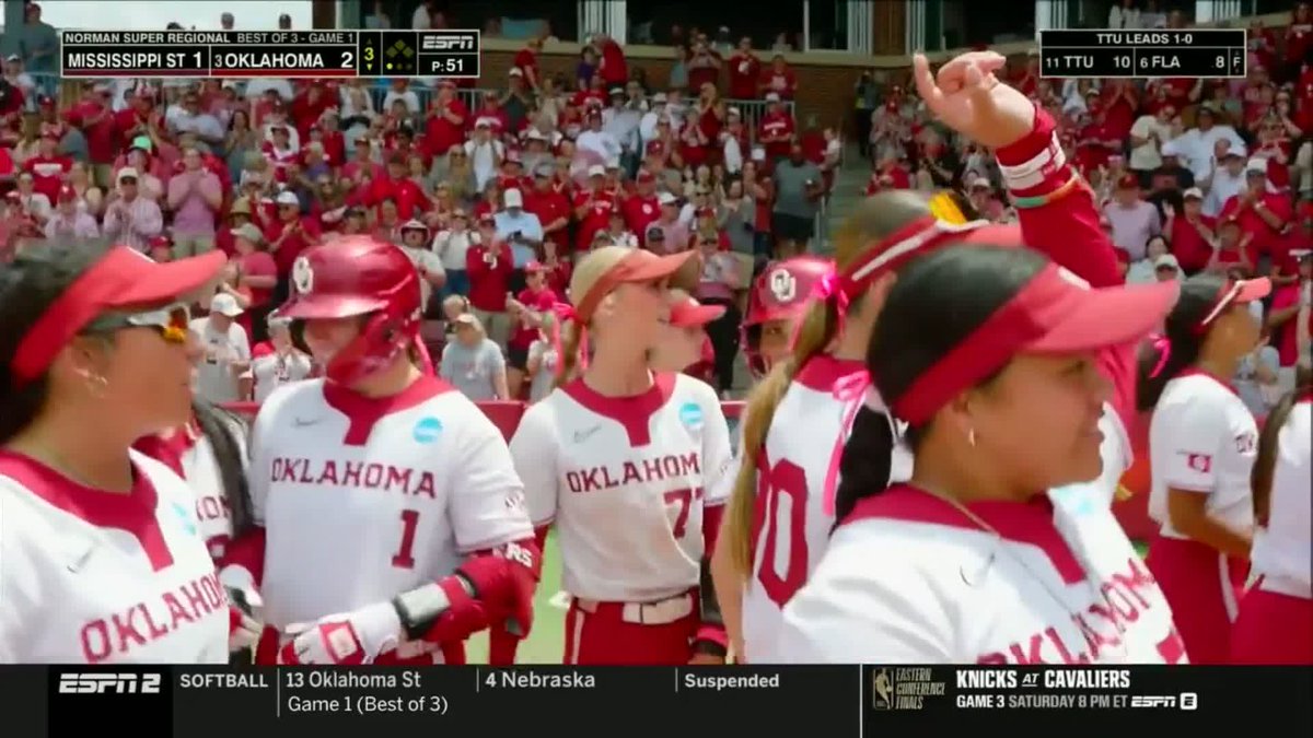 Kendall Wells' 38th homer of the year is Super 💥 #RoadToWCWS x 🎥 ESPN2 / Oklahoma Softball