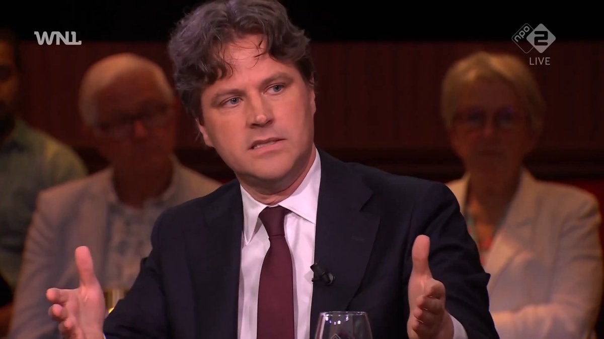 CDA-leider Henri Bontenbal sluit escalatie niet uit bij het uitvoeren van de spreidingswet. "Je moet de wet uitvoeren op basis van de stappen die in die wet zitten. Dit kabinet wil niet over gemeenten heenwalsen, maar je ziet dat de bewoordingen van de asielminister en de premier scherper worden." #WNL