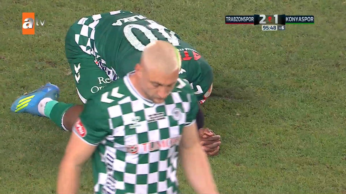 Konyaspor'un 90+6'da gole yaklaştığı an.