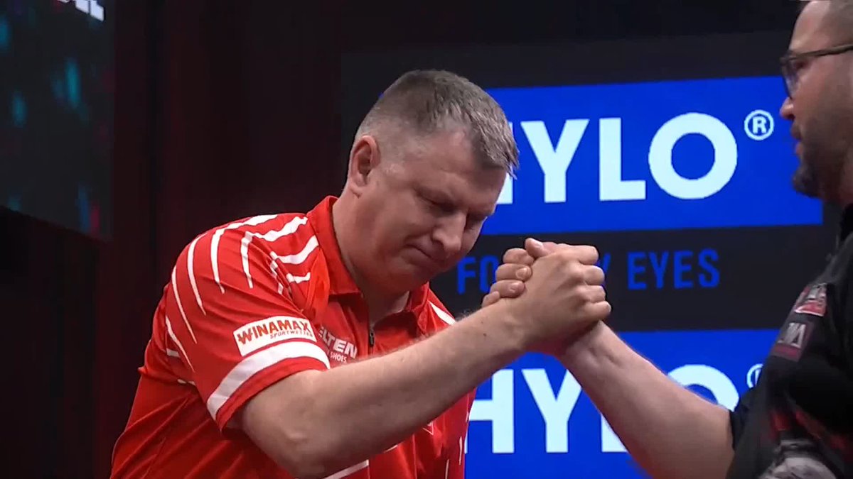 RATAJSKI PIPS REYES! Krzysztof Ratajski wins through a topsy-turvy affair against Cristo Reyes, rattling off three straight legs to set up a tie against reigning champion Stephen Bunting! 📺 #ET7 | R1