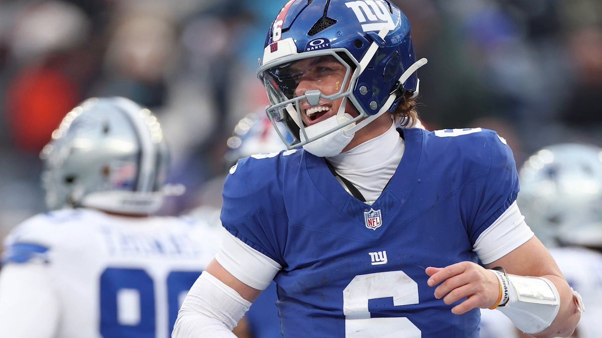 "I don't really understand it." The NFL Live crew react to the Giants extending GM Joe Schoen as well as Jaxson Dart's sophomore season outlook 👀