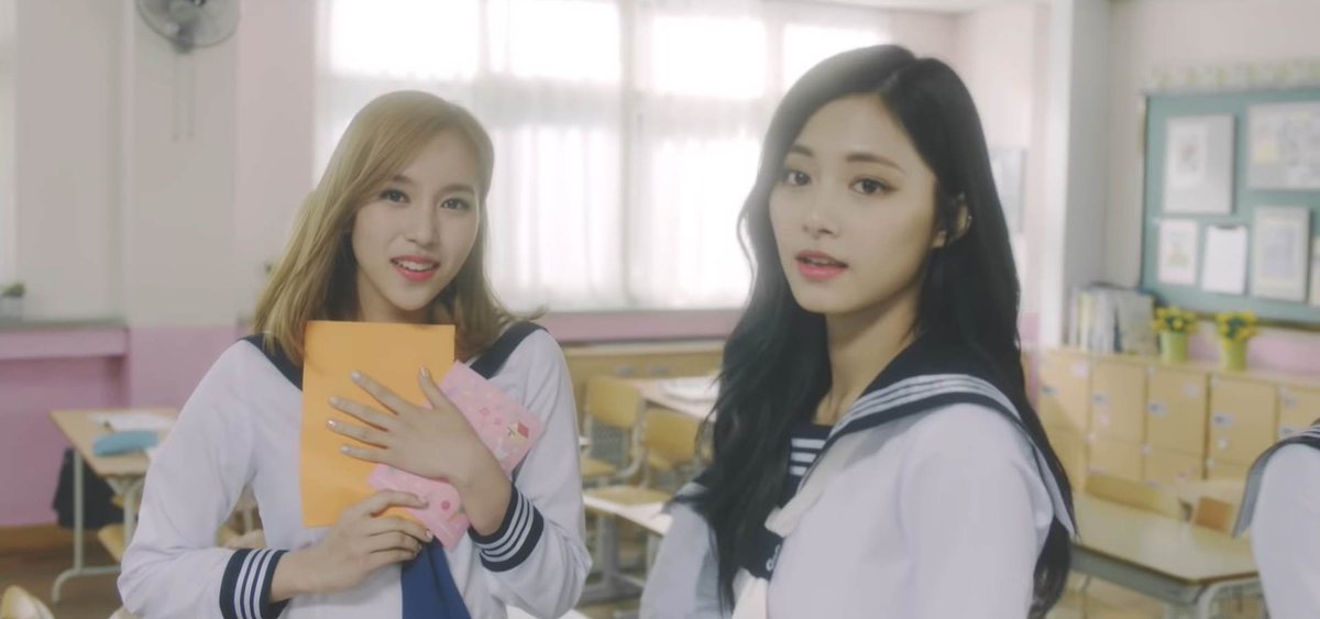 quando a vida começa a ficar tao dura q vc tem q voltar a ouvir as antigas do twice
