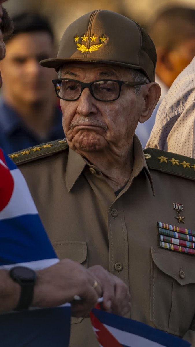Raúl Castro is back at the center of U.S.-Cuba tensions after a U.S. indictment accused him in the 1996 shootdown of exile planes. Thousands rallied in Havana to defend the former Cuban leader, whose influence still looms large over the island’s politics despite his rare public appearances.