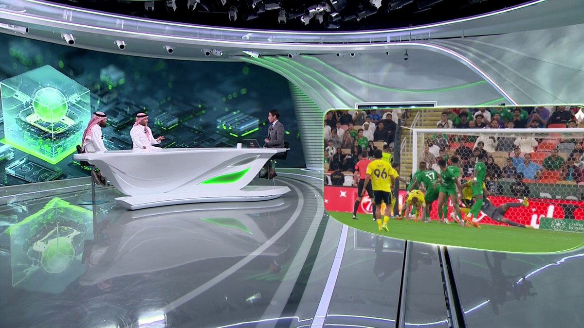 صالح المطلق لـ #في_المرمى: بطل الدوري في 89 هو جويل سانتانا وليس ماجد عبدالله.. وبتال القوس يرد مازحاً: ورطتك مع ماجد بتشوفه يوم الجمعة 📺 شاهدوا الحلقة الكاملة من هنا: