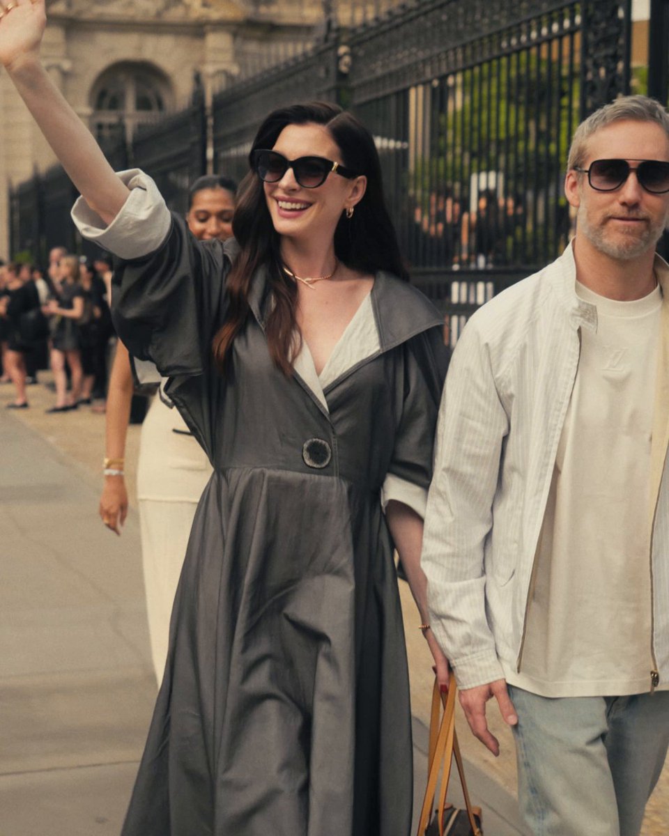 Cruise 2027 Show. House Ambassadors and friends of the House #Felix, #AnneHathaway, #ChaseInfiniti, #CateBlanchett, #EmilyBlunt, #EmilyAlynLind, and #AmyAdams attended #NicolasGhesquiere's new collection unveiling in New York. Watch #LVCruise27 at