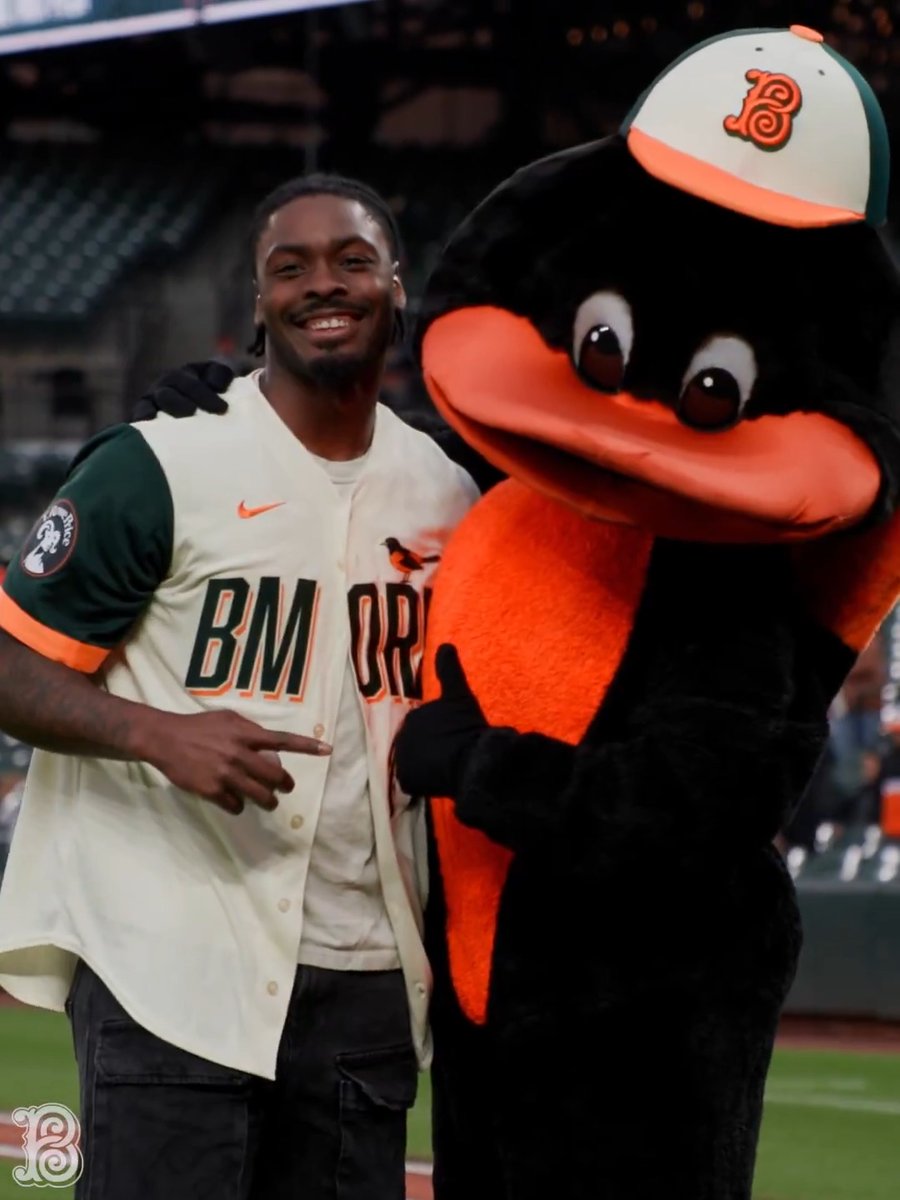 #RavensFlock 🤝 #Birdland Baltimore Ravens safety Malaki Starks threw out tonight's first pitch!