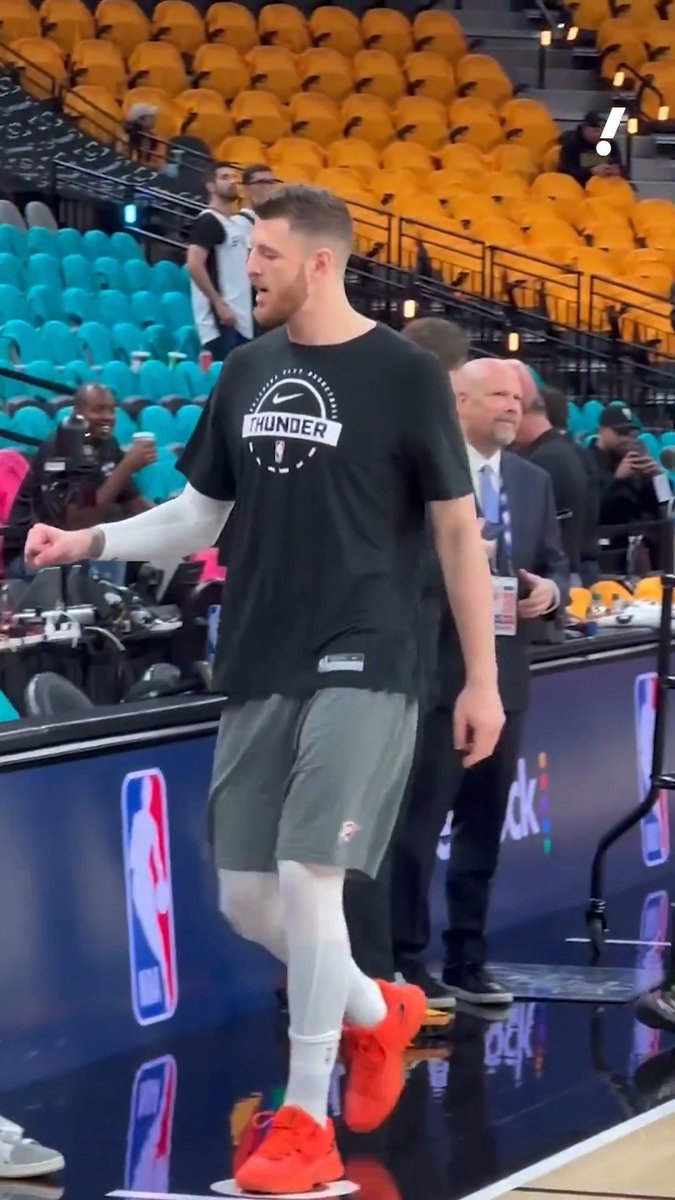 The crowd in San Antonio is letting the Thunder big man hear it 😬