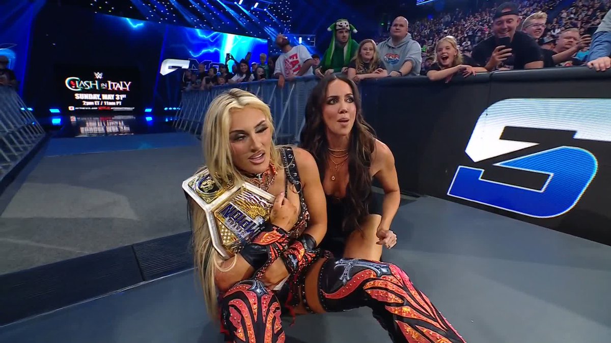 why the girls don’t be fighting out of them rolls up anymore?? #Smackdown