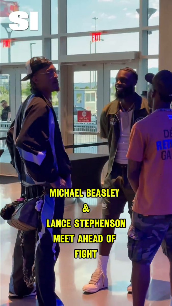 Michael Beasley and Lance Stephenson meet before their fight tomorrow in Las Vegas 👀